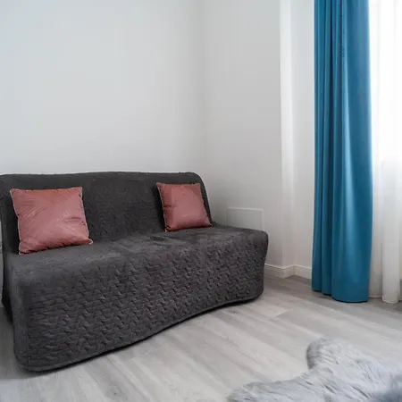 New & Modern Central - Old Town Apartment