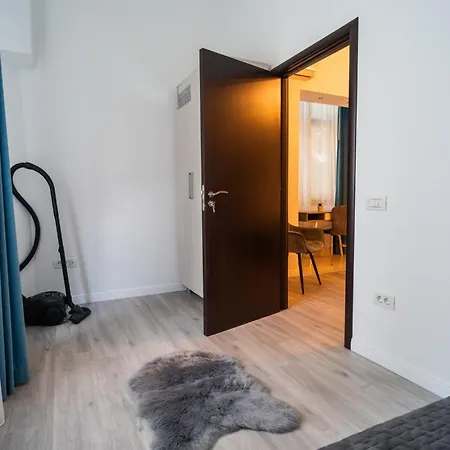 New & Modern Central - Old Town Apartment *